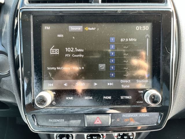 Used 2022  Mitsubishi  image 14