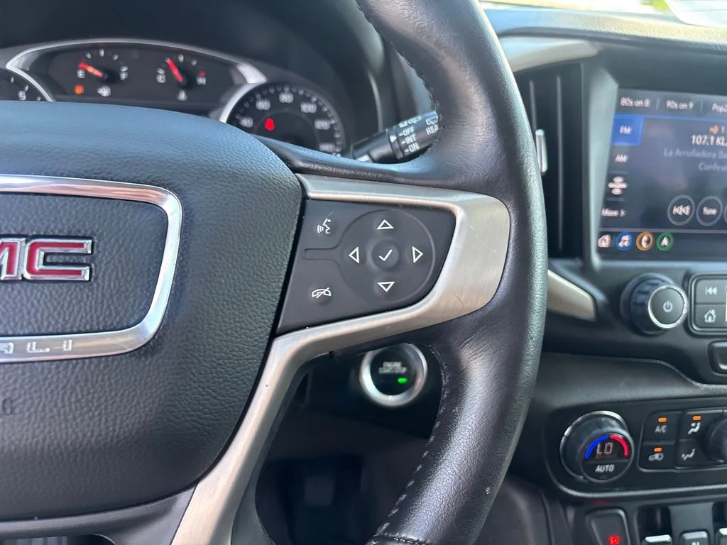 Used 2021 Silver GMC Denali image 15