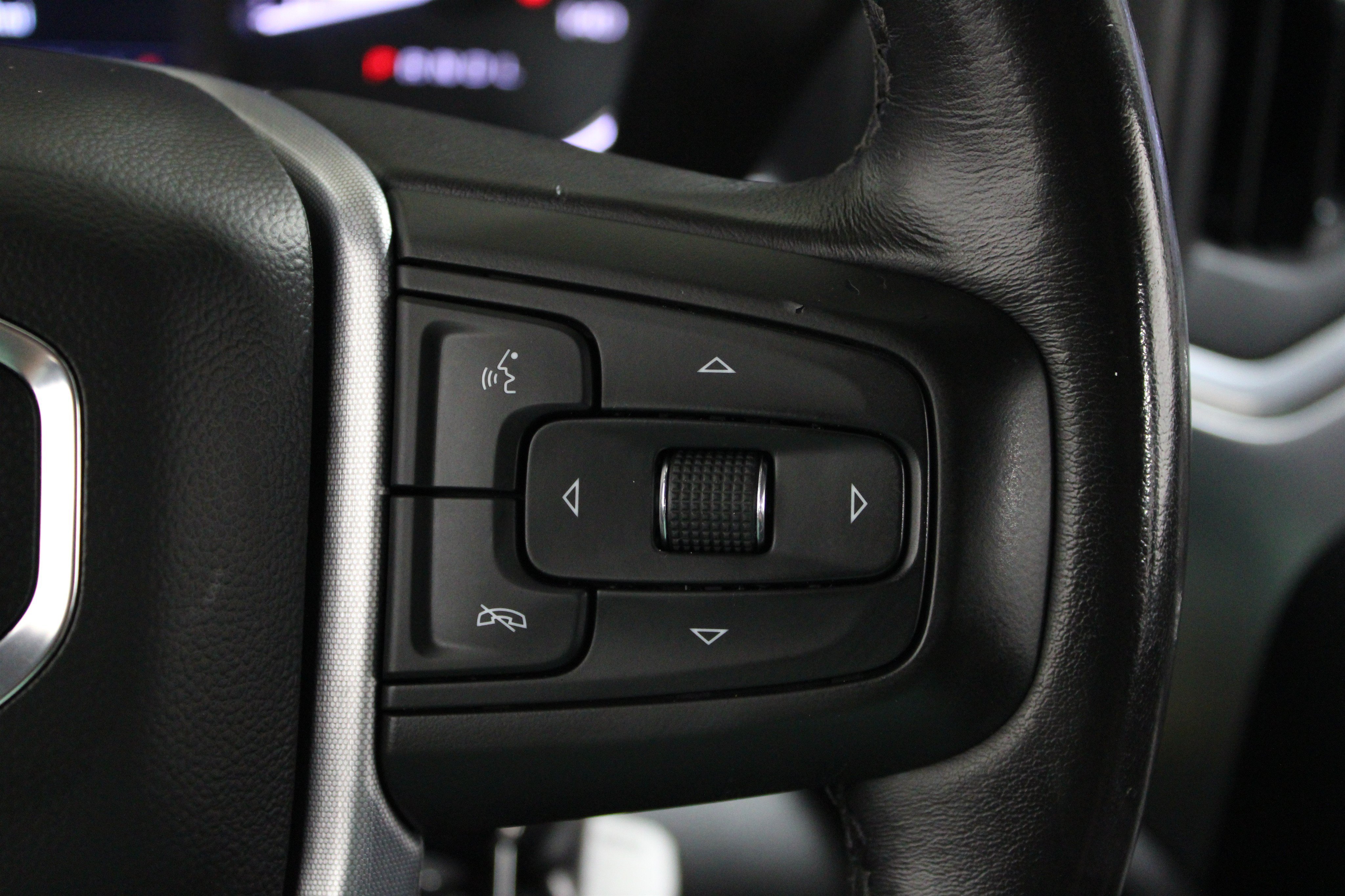 Used 2022 Black GMC SLE Crew Cab 4x4 - Lifted image 9