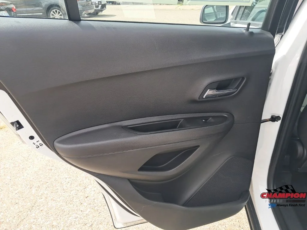 Used 2018 White Chevrolet LS image 36