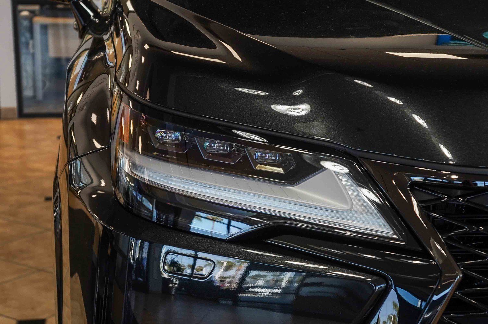 2026 Lexus LX 700h F-Sport - Photo 8