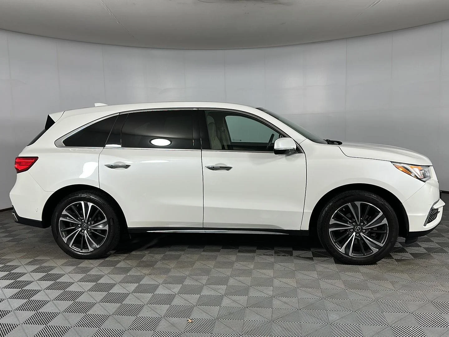 Used 2020 Platinum White Pearl Acura SH-AWD w/Tech image 26