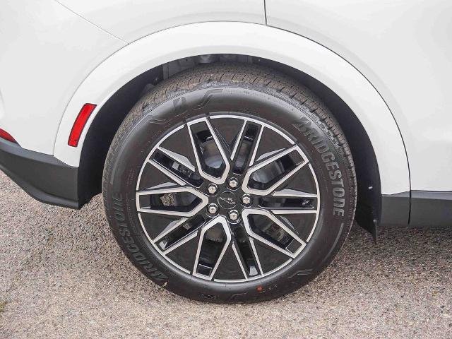 New 2026 Star White Metallic Tri-coat Ford Premium image 34