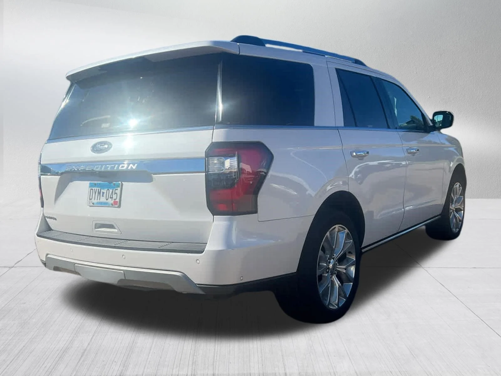 Used 2019 White Platinum Tri-Coat Metallic Ford Limited image 7