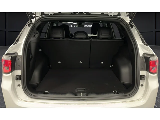 New 2026 Bright White Clearcoat Jeep Latitude image 26