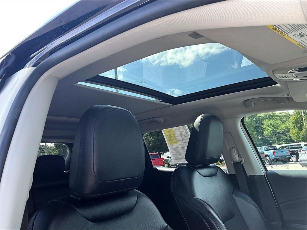 Used 2019 White Jeep Latitude image 22
