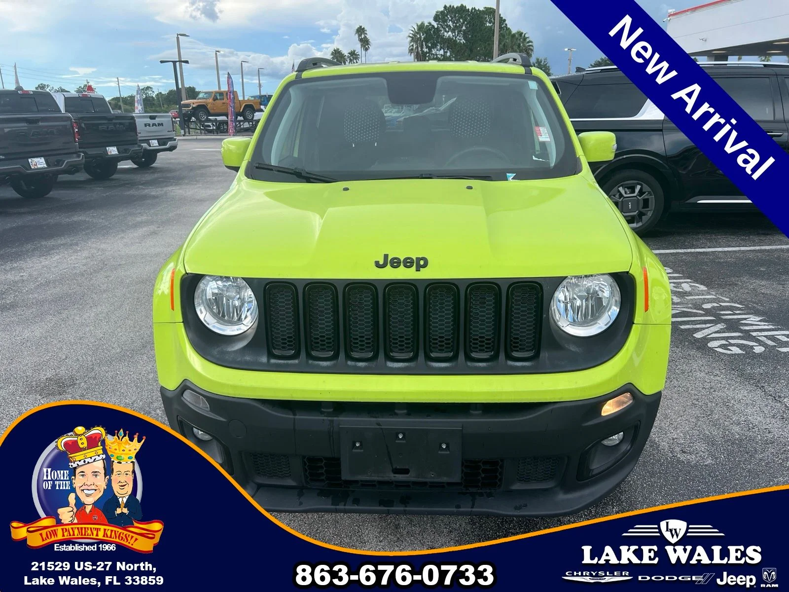 Used 2018  Jeep Latitude image 3