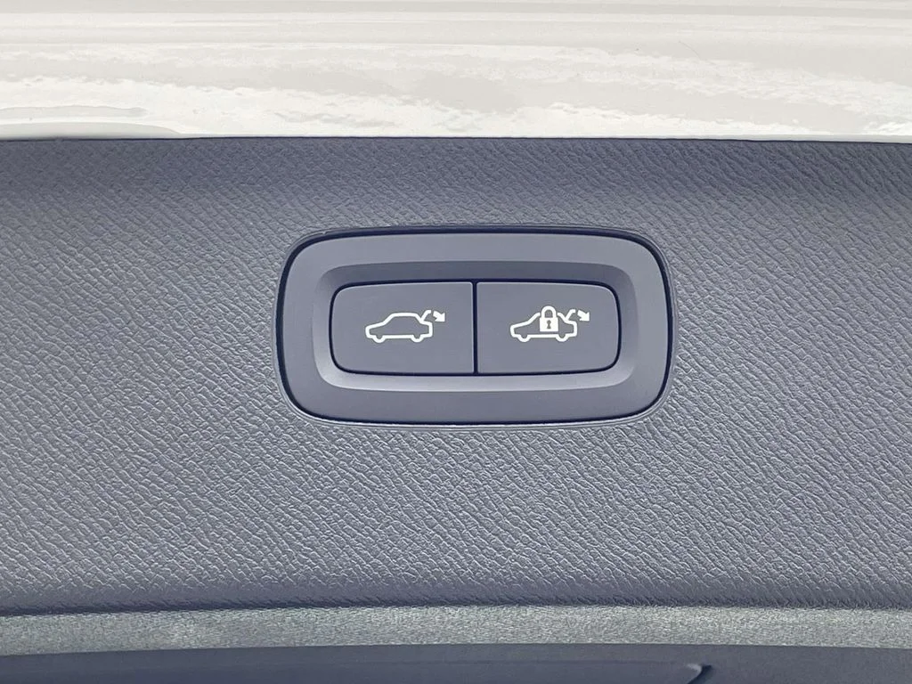 2026 Volvo XC90 Plus - Photo 29