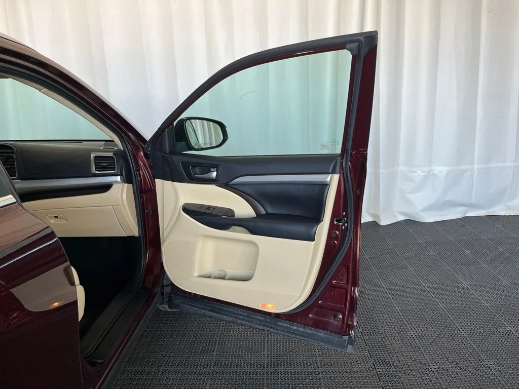 Used 2019 Red Toyota XLE image 20