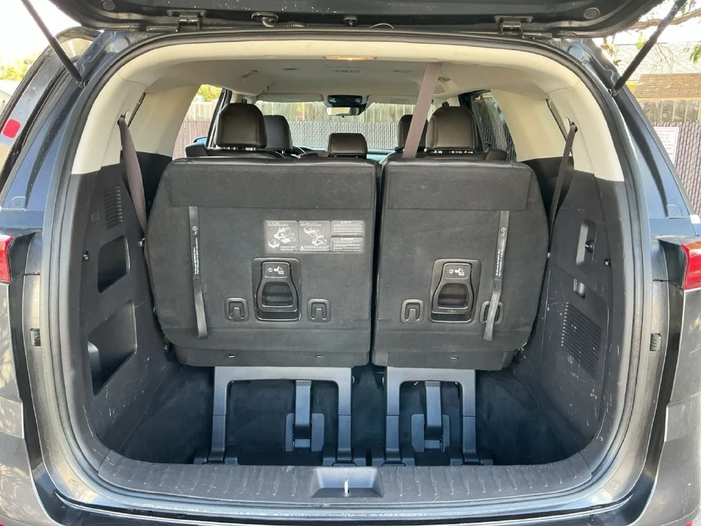 Used 2022 Gray Kia LXS image 28