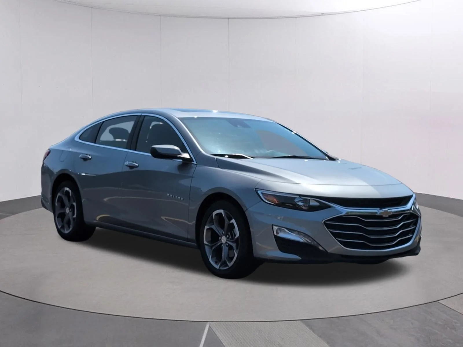 Used 2024 Sterling Gray Metallic Chevrolet LT image 9