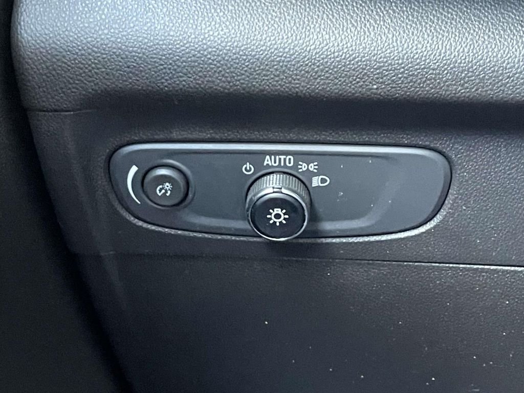 Used 2022 Blue Buick Essence image 18