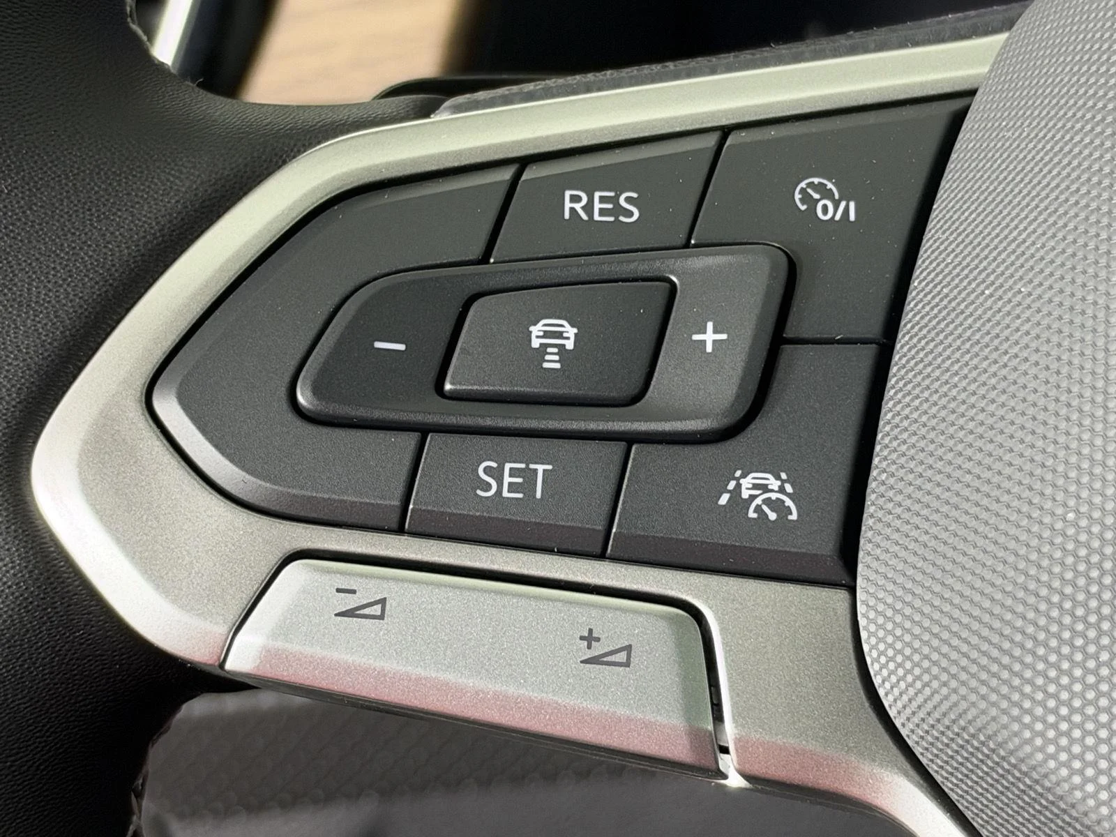New 2026 Pure Gray Volkswagen 2.0T SE w/Technology image 28