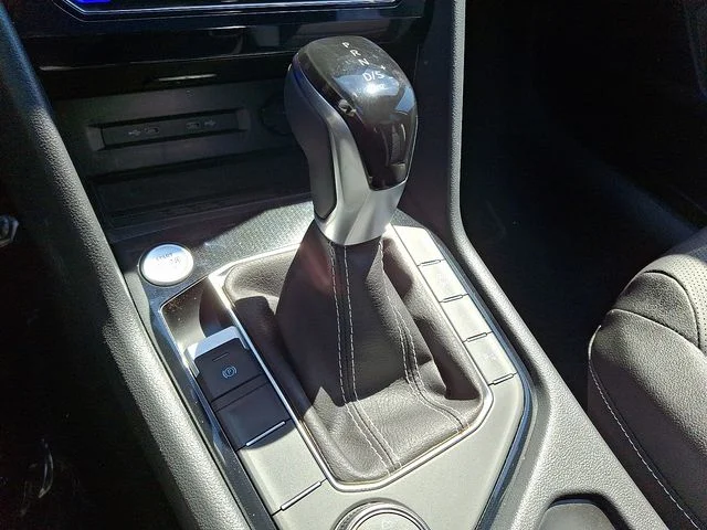 2025 Volkswagen Taos SEL - Photo 11