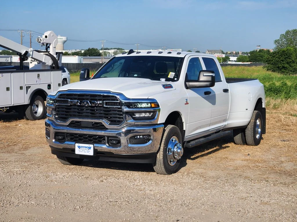 New 2026 Bright White Clear-Coat Exterior Paint RAM Tradesman image 3