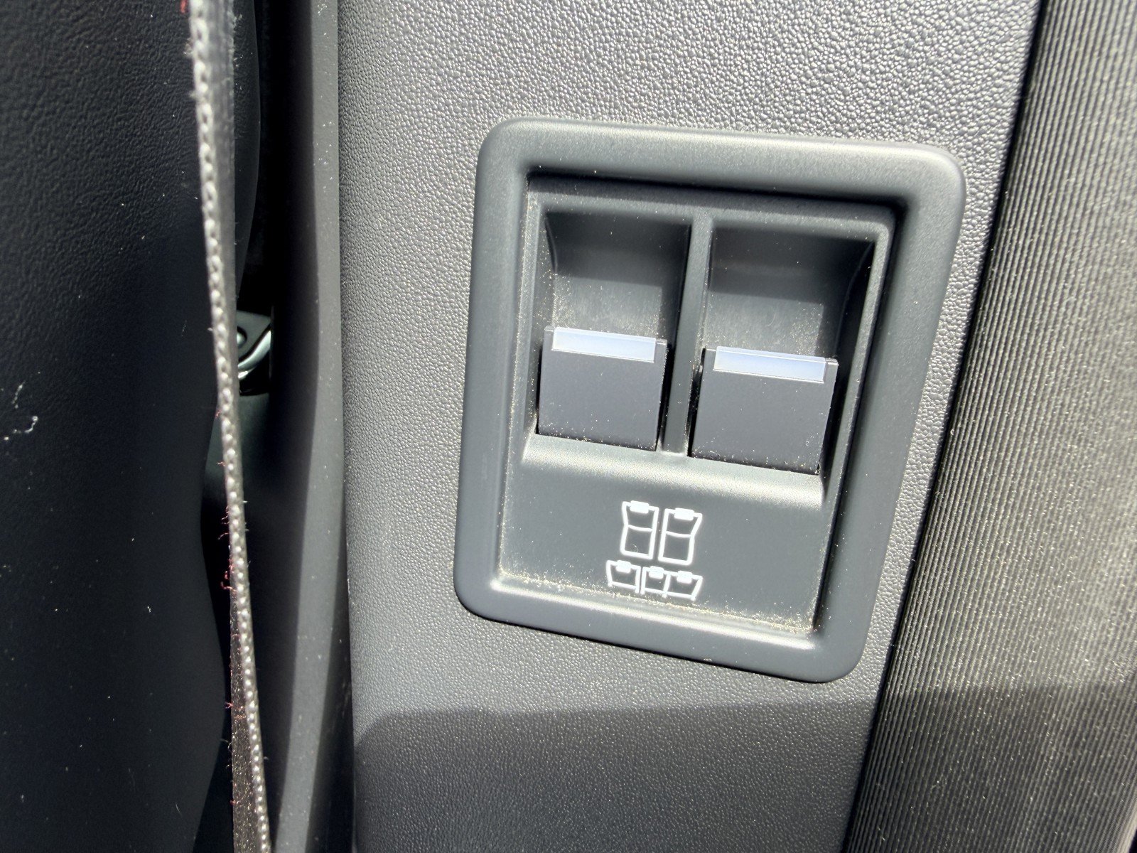Used 2022 Black Land Rover HSE R-Dynamic image 19