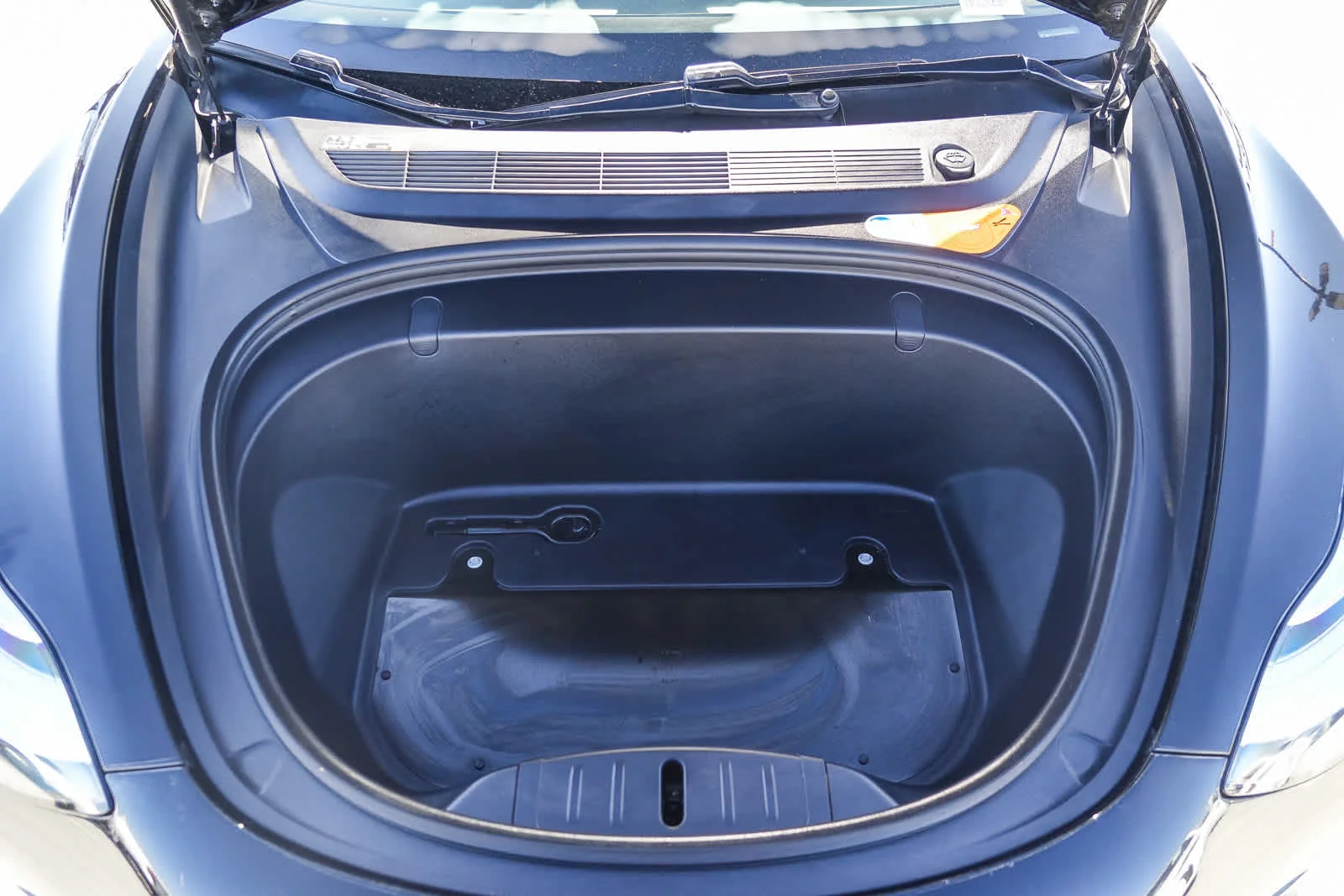 Used 2018  Tesla  image 26
