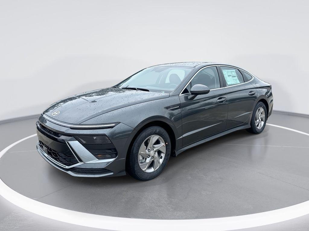 2026 Hyundai Sonata SE's photo