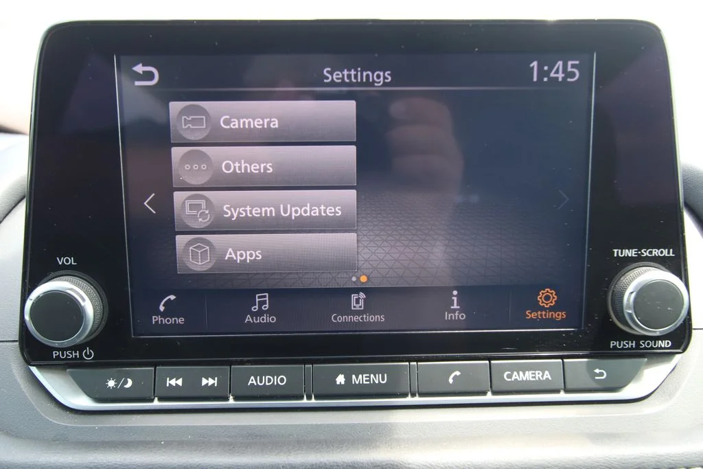 Used 2023 White Nissan S image 31