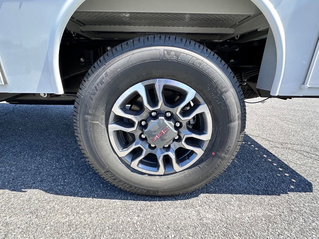 New 2026 Summit White GMC Pro image 37