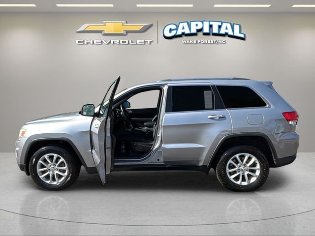 Used 2016 Silver Jeep Laredo image 9