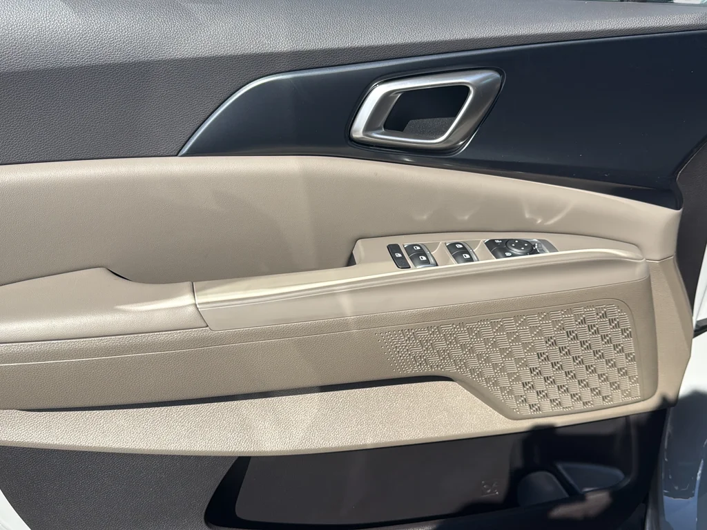 New 2027 Ceramic Silver Kia LXS image 34