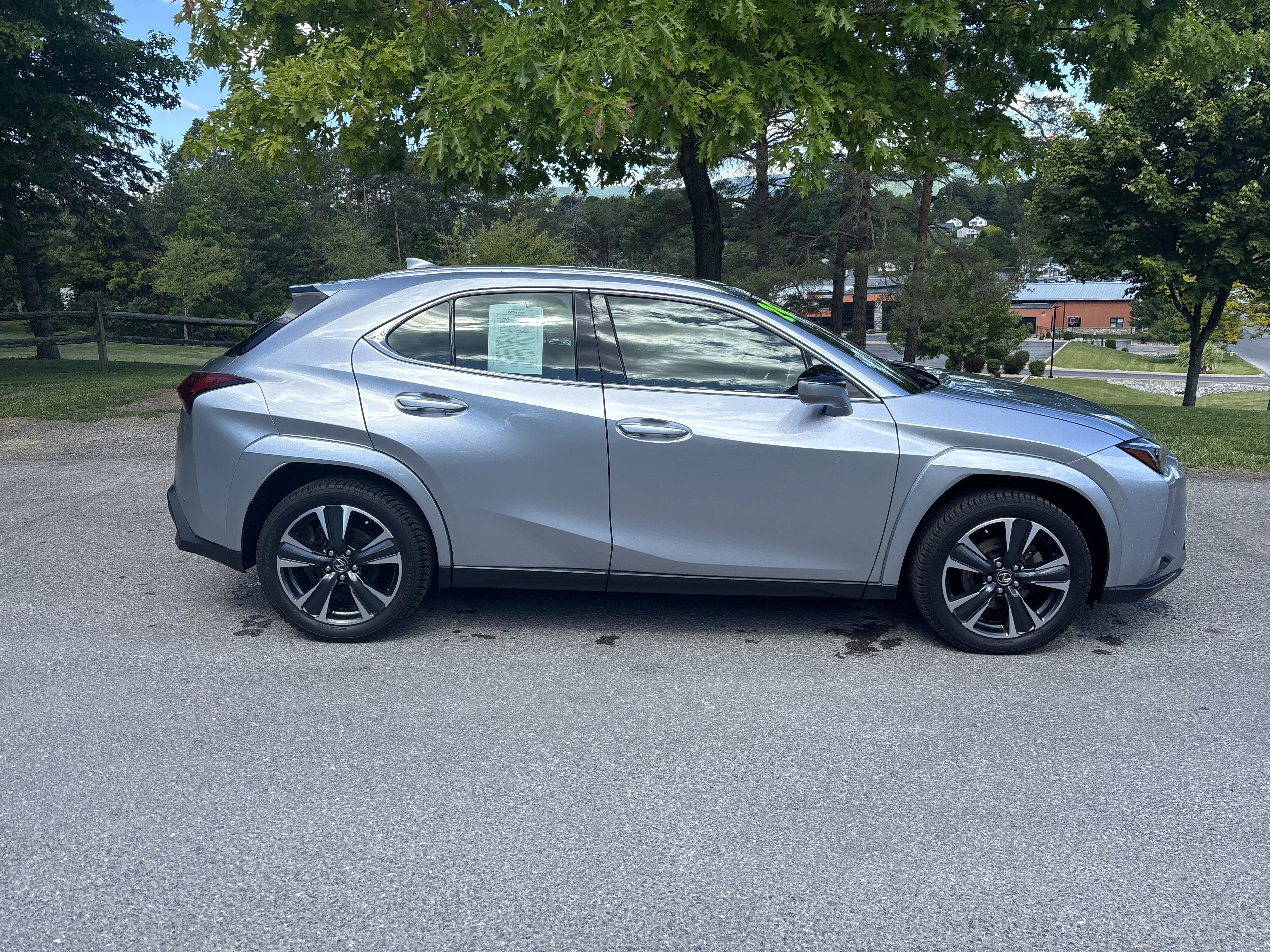 Used 2024 Iridium Lexus UX 250h Premium image 2