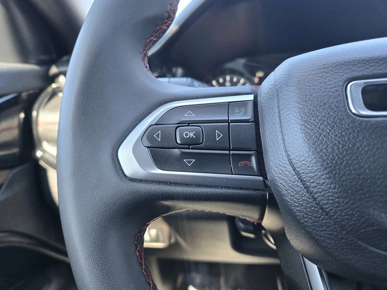 Used 2025 Bright White Clearcoat Jeep Trailhawk image 19