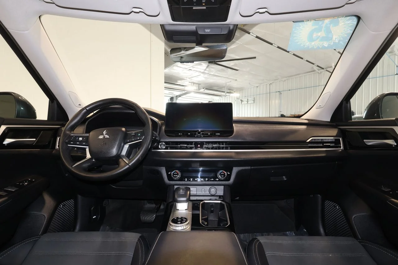 Used 2025 Gray Mitsubishi SE image 30