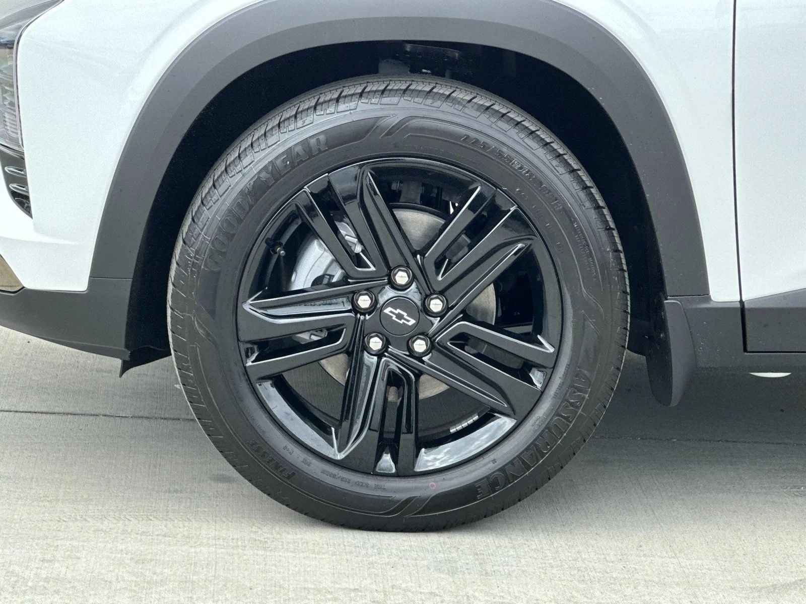 New 2026 Summit White Chevrolet ACTIV image 26