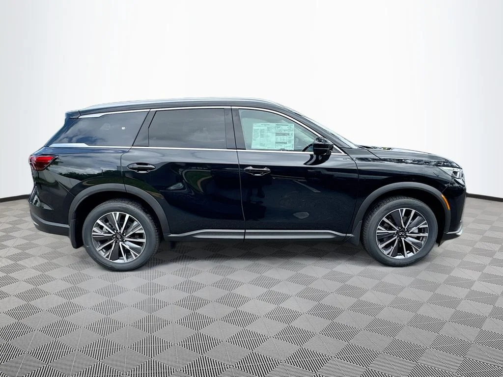 New 2027 MINERAL BLACK INFINITI Luxe FWD image 4