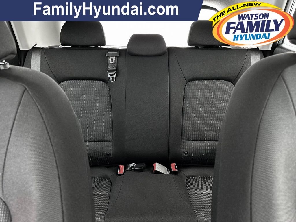 2025 Hyundai Venue SE - Photo 16