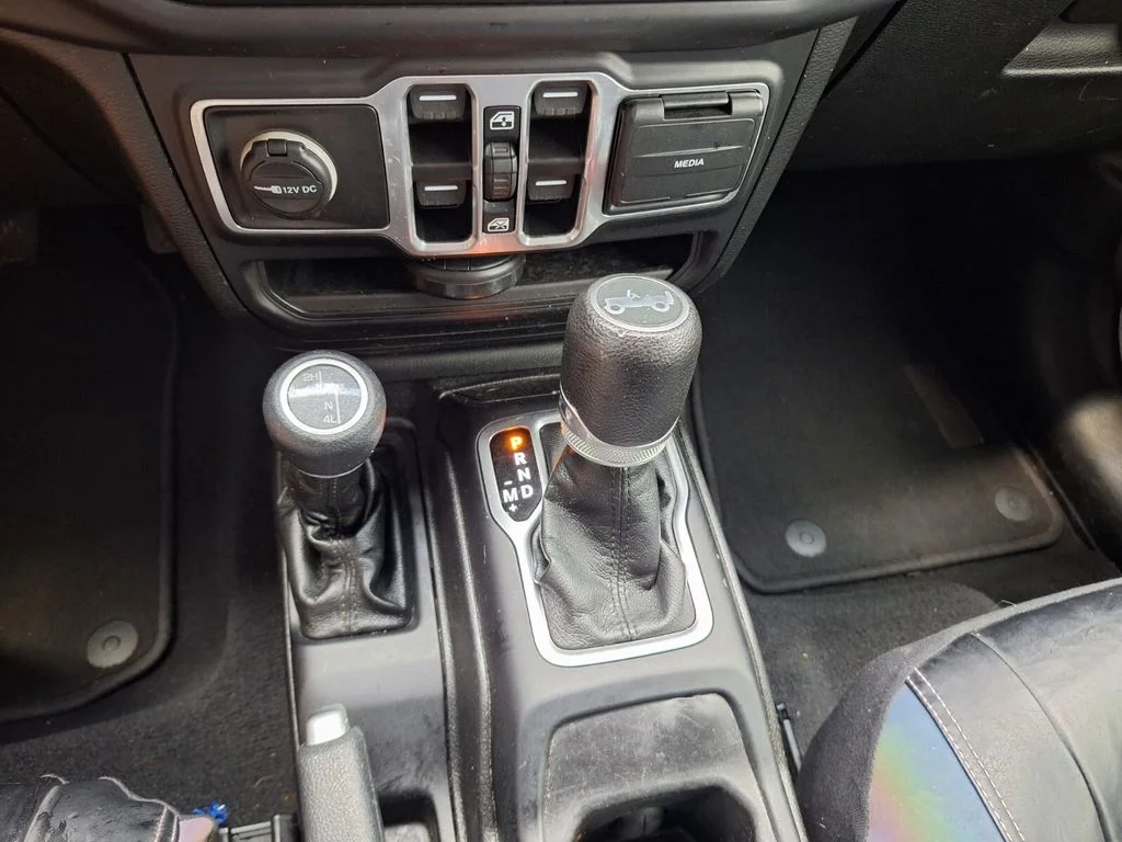Used 2018 White Jeep Unlimited Sport S image 15