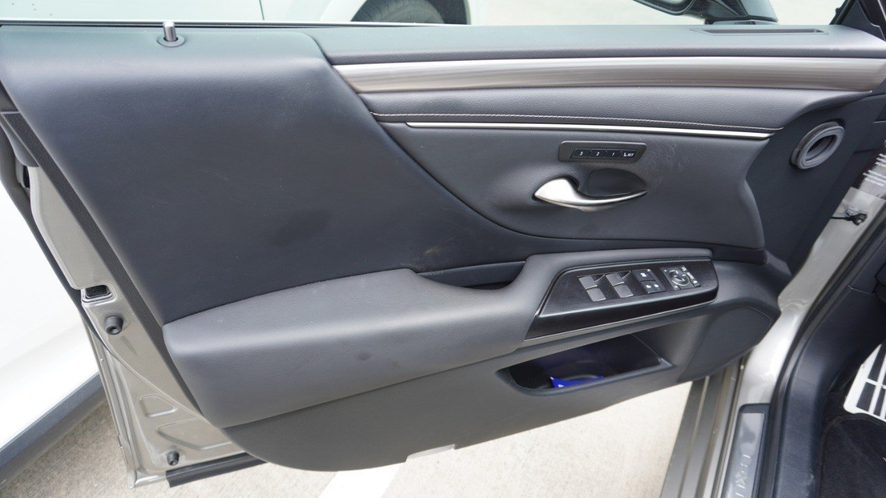 Used 2020 Silver Lexus ES 350 F SPORT image 13
