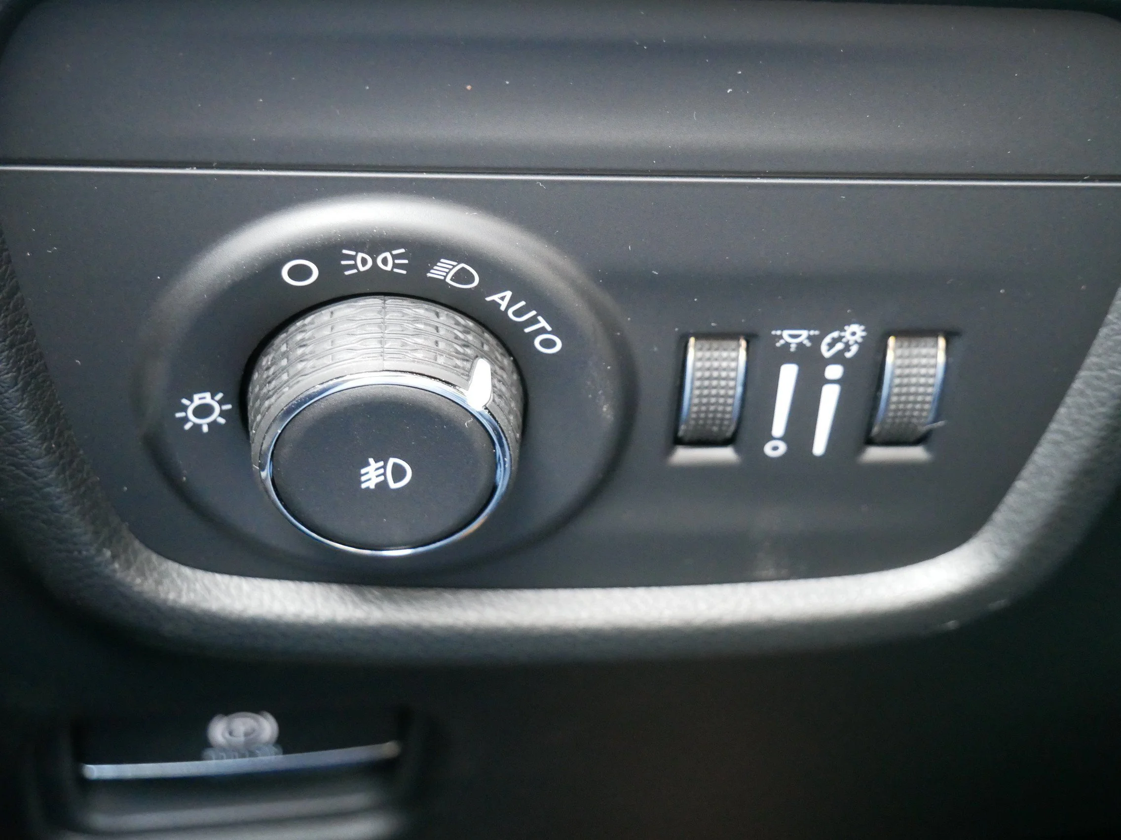 New 2027 Steel Blue Paint Jeep Limited Reserve image 12