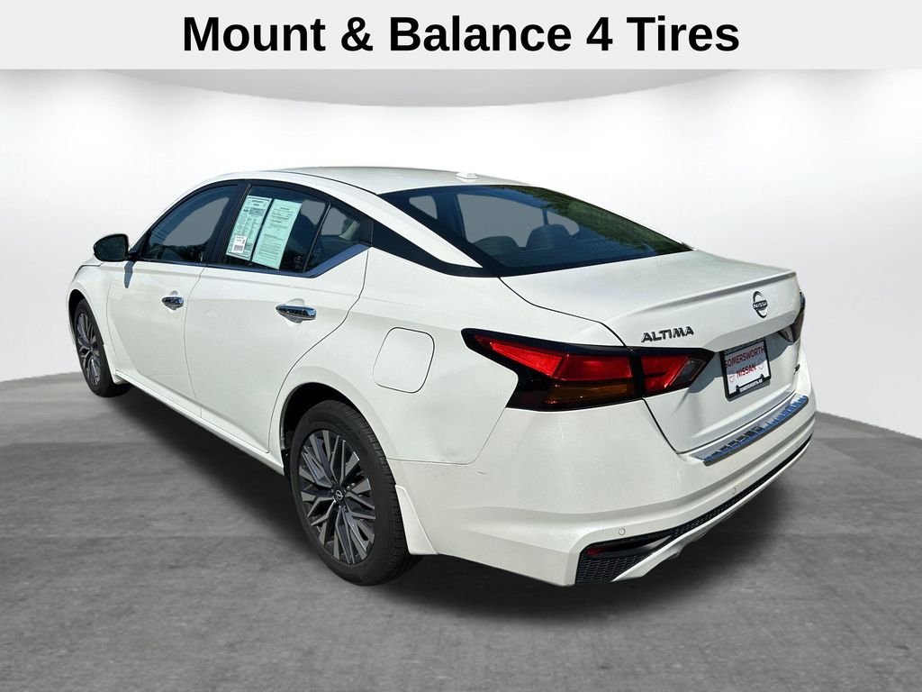 Used 2023 White Nissan 2.5 SV image 8