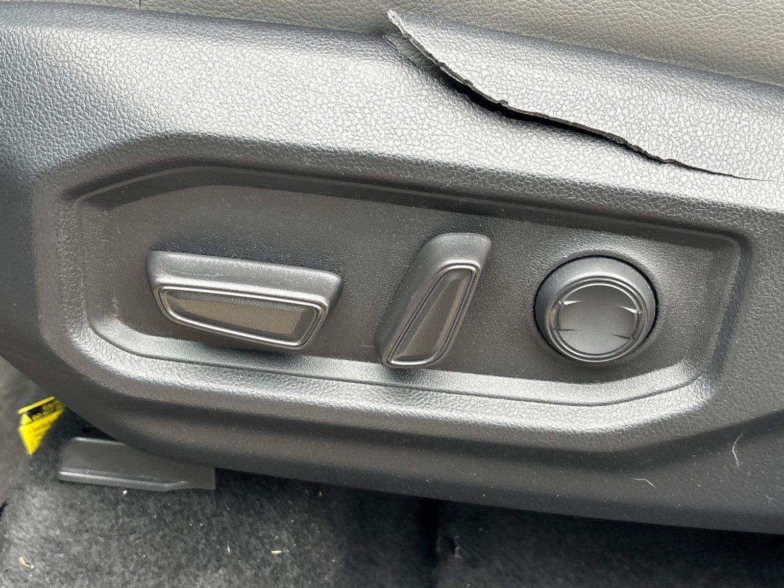 Used 2022 Lunar Rock Toyota SR5 image 16