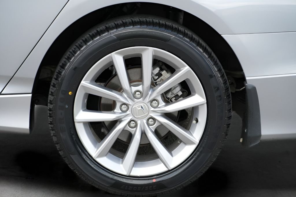 Certified Used 2022 Lunar Silver Metallic Honda LX image 8