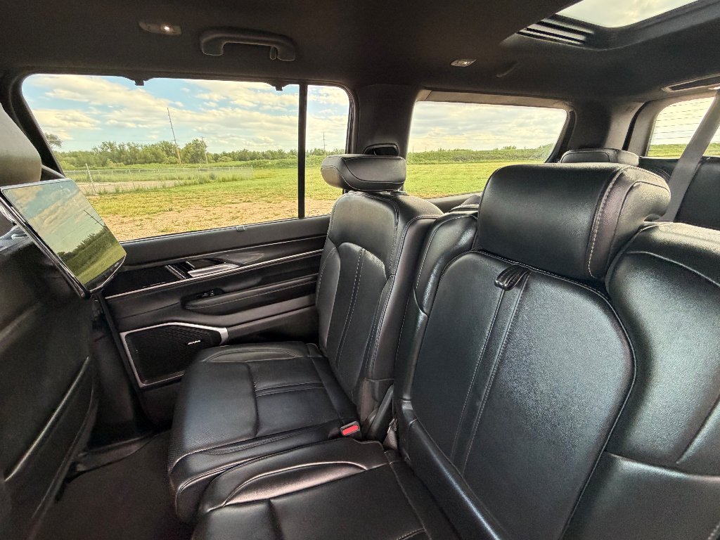 Used 2022 Baltic Gray Metallic Clearcoat Jeep Series I image 20