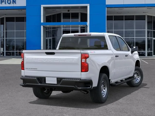 New 2026 Summit White Chevrolet WT image 4