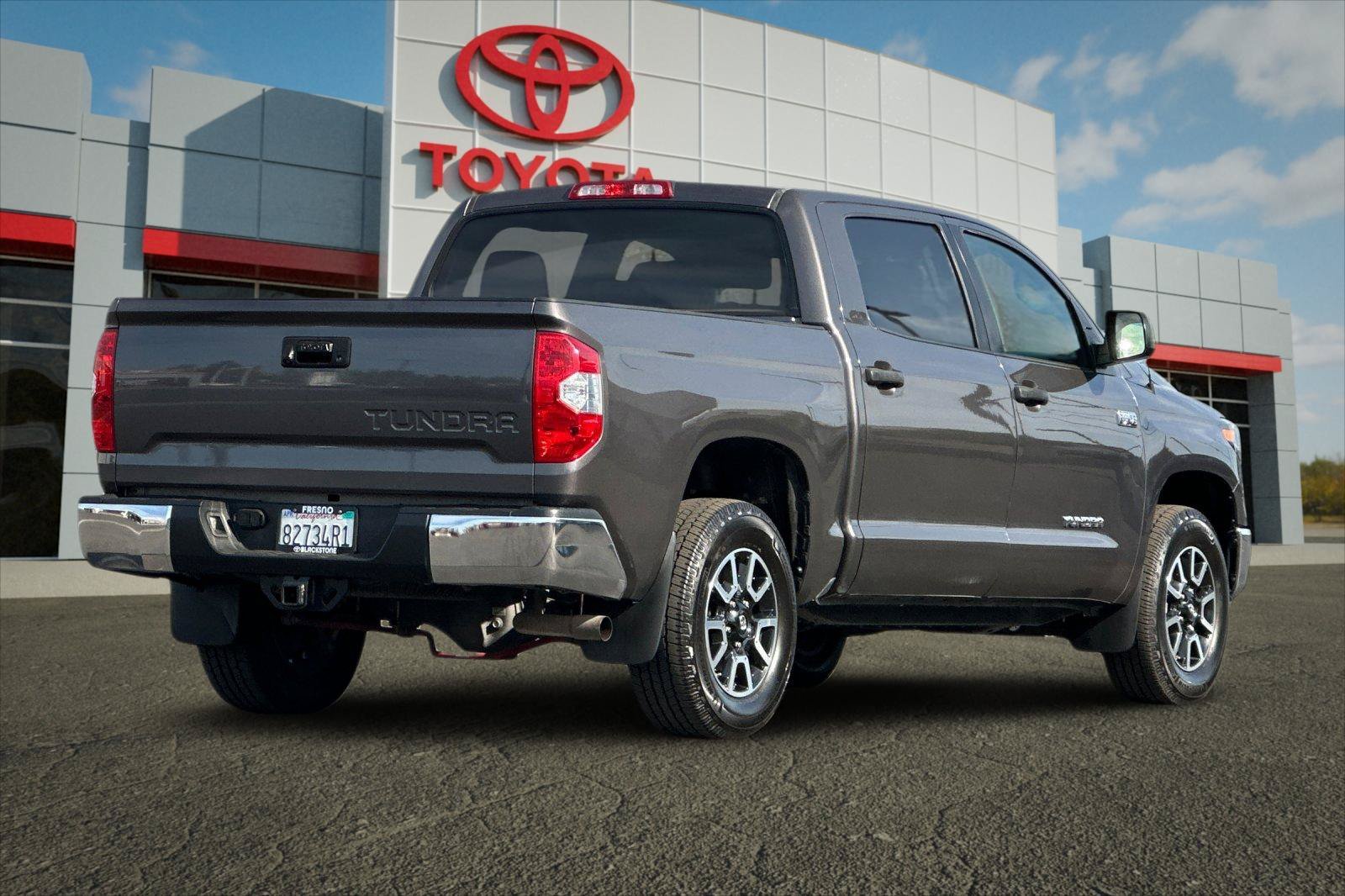 Used 2015 Magnetic Gray Metallic Toyota SR5 image 3