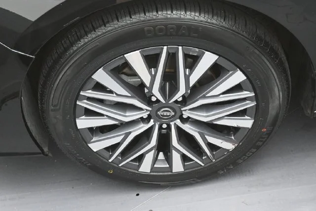 Used 2025 Black Nissan 2.5 SV image 29