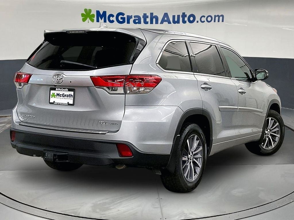 Used 2018 Silver Toyota XLE image 16