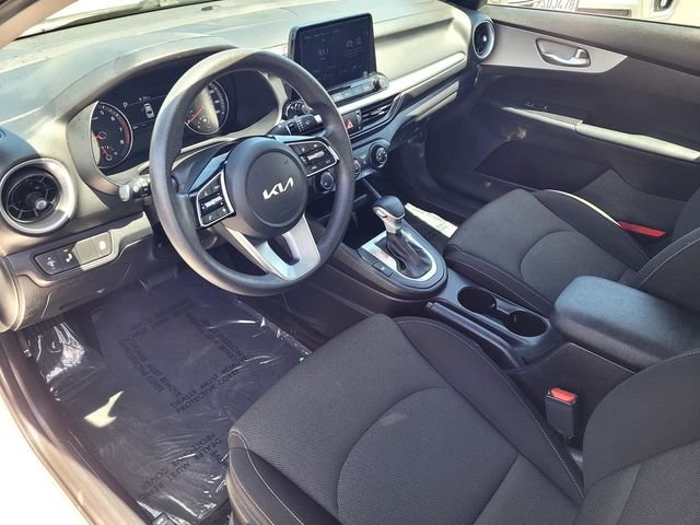 Used 2023 White Kia LXS image 10