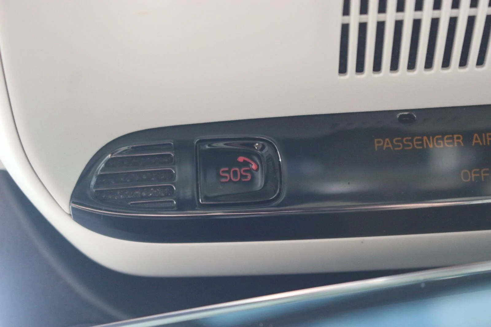 Used 2021  Volvo Momentum image 28