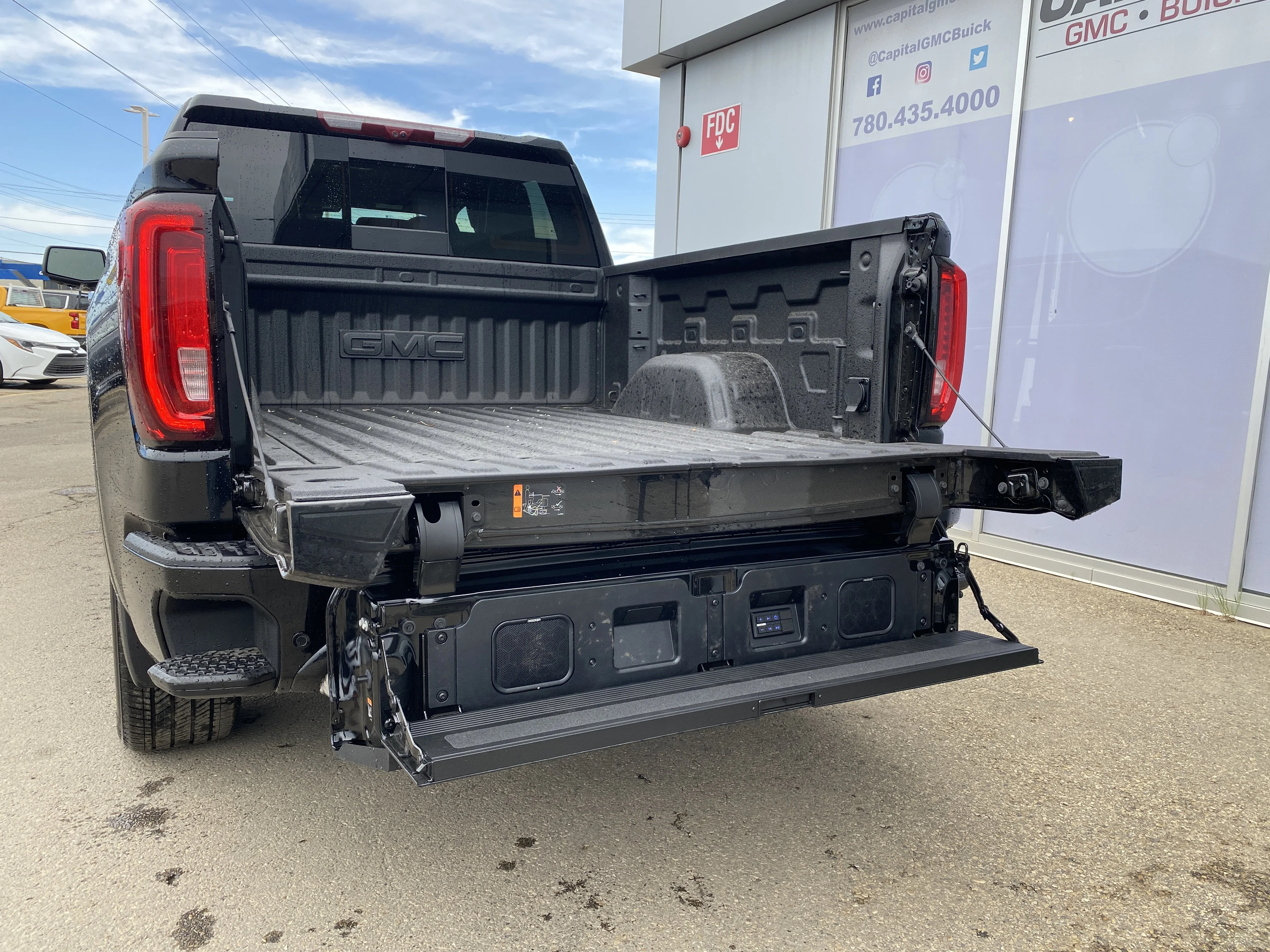 New 2026 ONYX BLACK GMC Denali Ultimate image 5