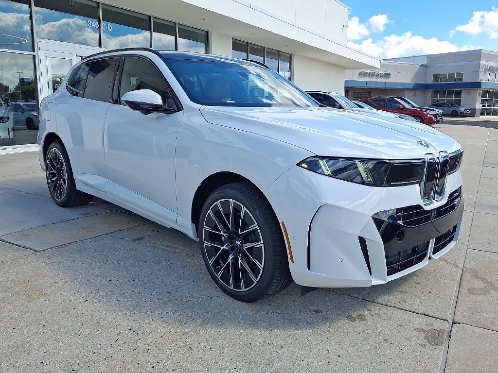 New 2027 Alpine White BMW  image 2