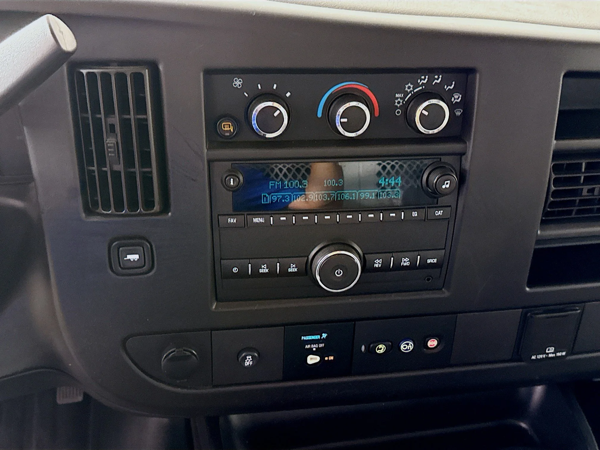 Used 2018 Summit White Chevrolet Work Van image 14