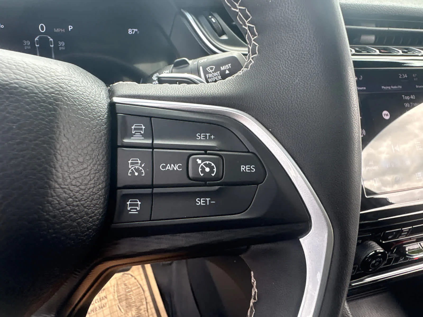 Used 2023 Diamond Black Crystal Pearlcoat Jeep Altitude X image 25