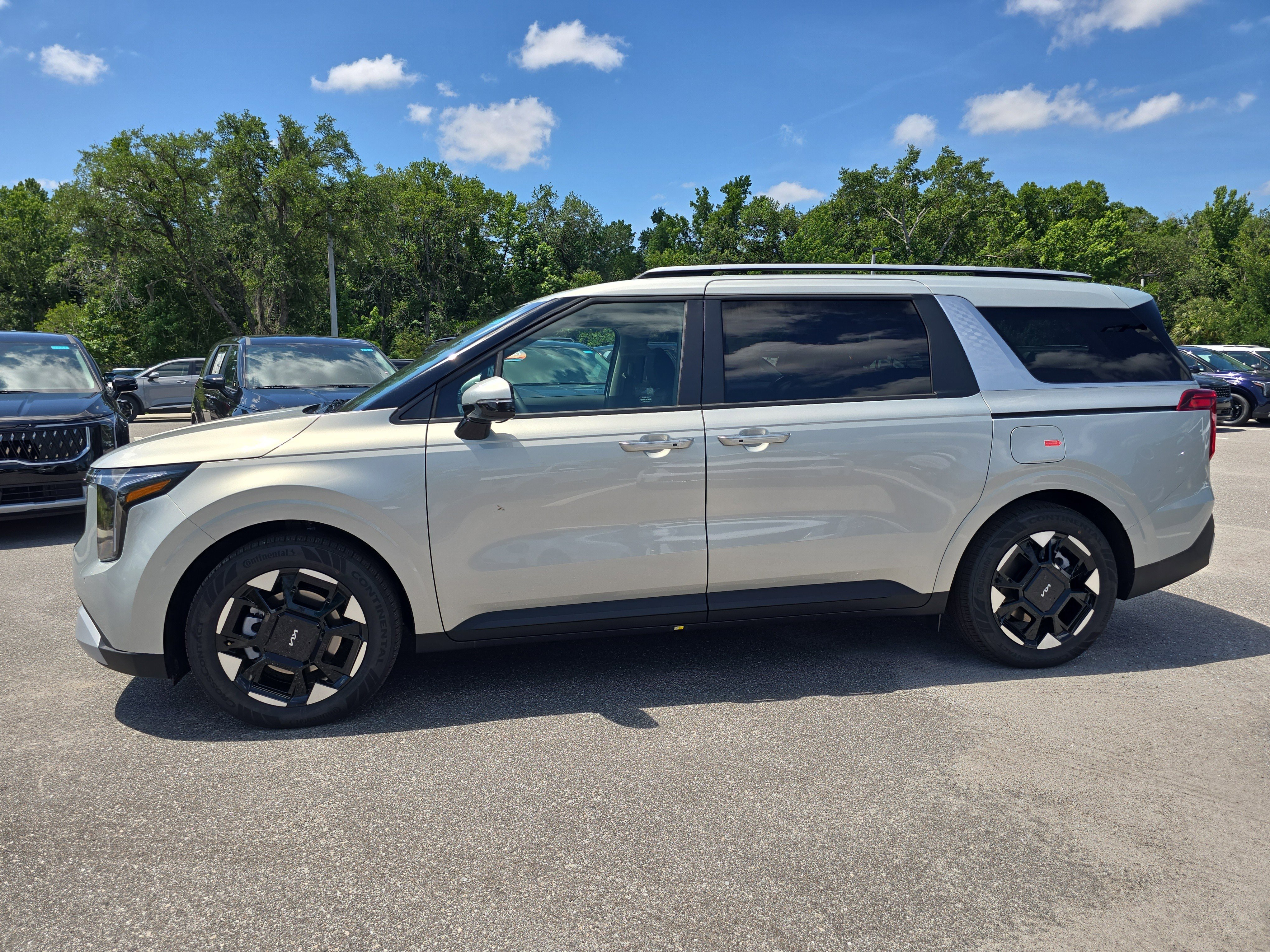 New 2026 Ivory Silver Kia EX image 5